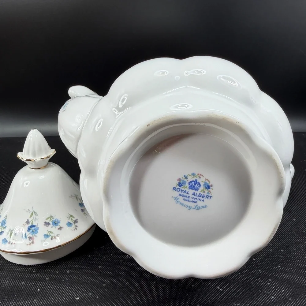 Royal Albert Memory Lane Coffee Pot Teapot Fine Bone China‎ Blue Floral England